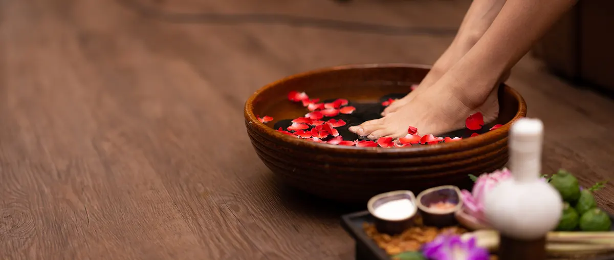 Aromaterapeutická koupel nohou s esenciálními oleji