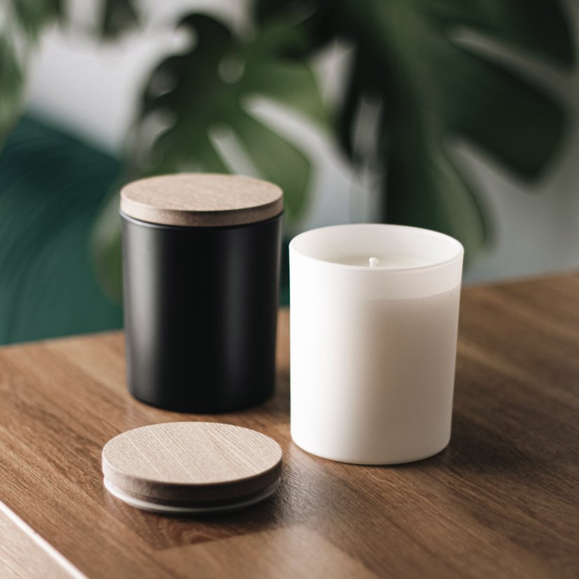 Sada sójových svíček v černém a bílém skle s natural dřevěným víčkem