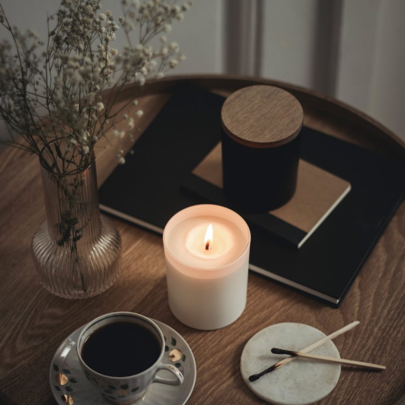 Sada sójových svíček v černém a bílém skle s natural dřevěným víčkem