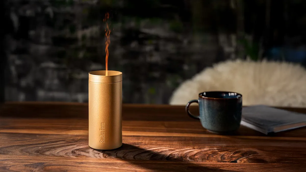 Aroma difuzér Stadler Form Lucy Gold s efektem plamenu svíčky bez ohně a starostí